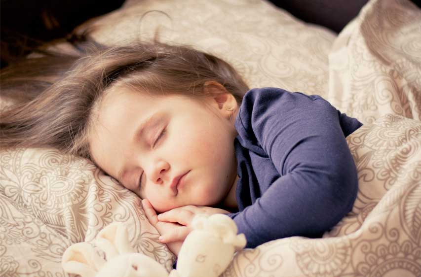 bebe-peut-il-dormir-avec-ventilateur-piece