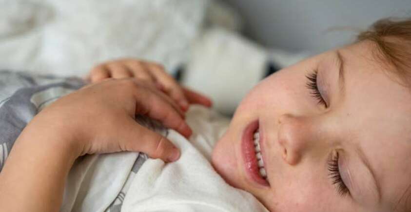 bebe-grince-des-dents